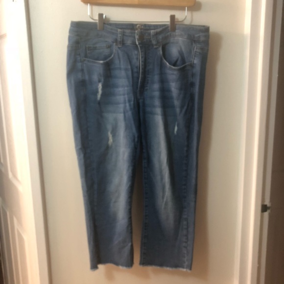 Love & Legend light wash capris - Picture 1 of 3